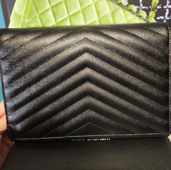 AUTHENTIC SAINT LAURENT QUILTED FLAP WRISTLET - Picture 15 of 16